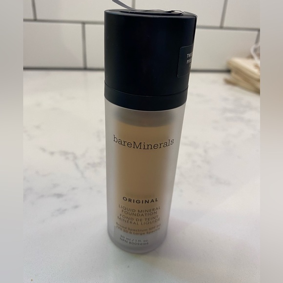 Bare Minerals Liquid Foundation in Soft medium 11 - Picture 3 of 3